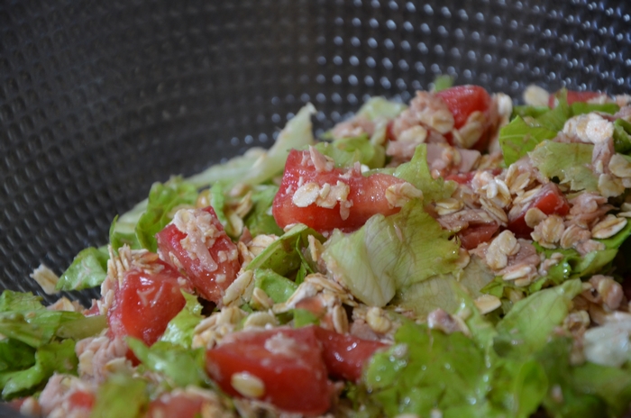 quick post-workout meal - tuna oats tomato lettuce