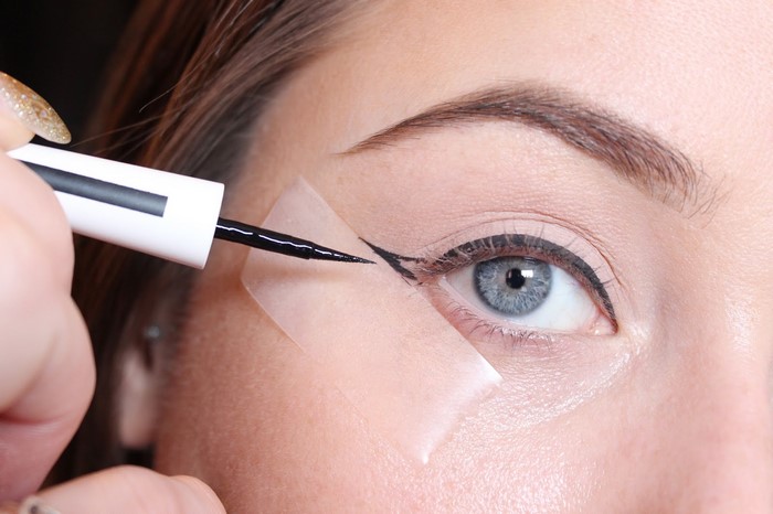 7-tips-for-applying-eyeliner-like-a-pro-fashion-corner