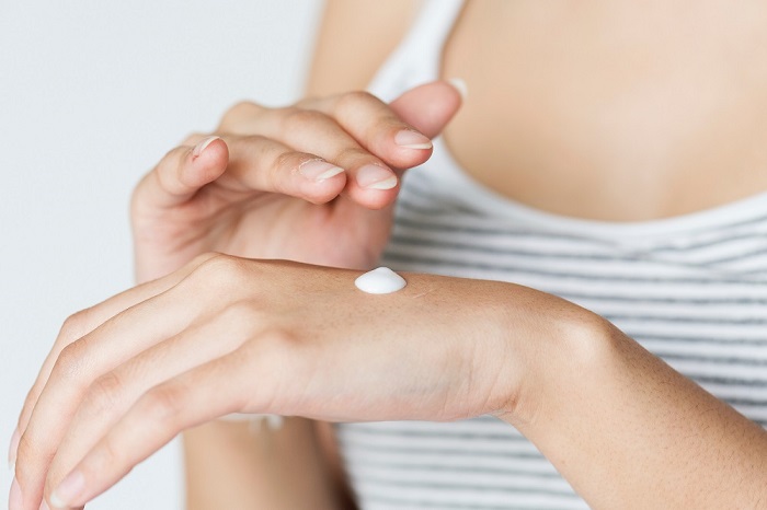 9 Tips For Dealing With Dry Hands In Winter