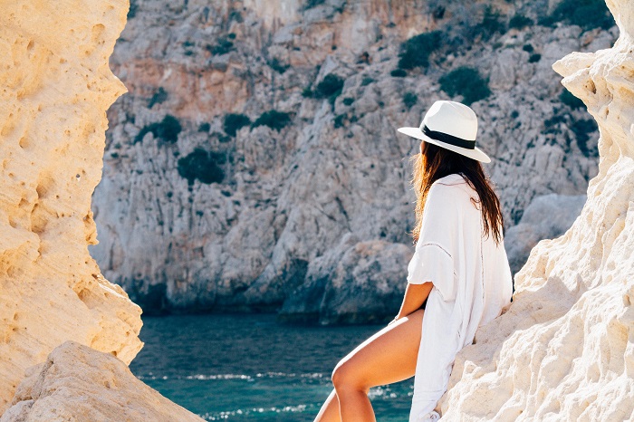 9 Outstanding Traveling Outfit Ideas for Women