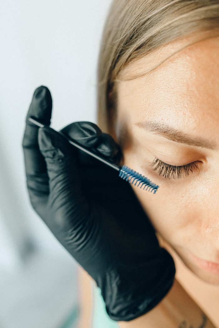 Want Healthier Looking Lashes? Here Are 6 Remedies to Explore